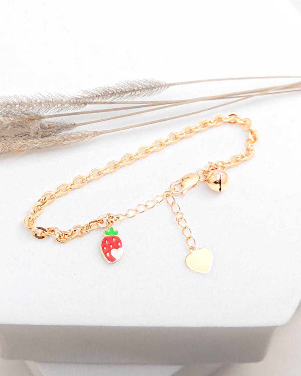 GELANG ANAK MODEL SIMLPE LIONTIN STRAWBERRY -2