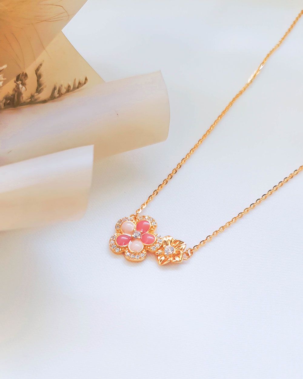 KALUNG VENSI VARIASI ENAMEL BUNGA PINK DAN MATA