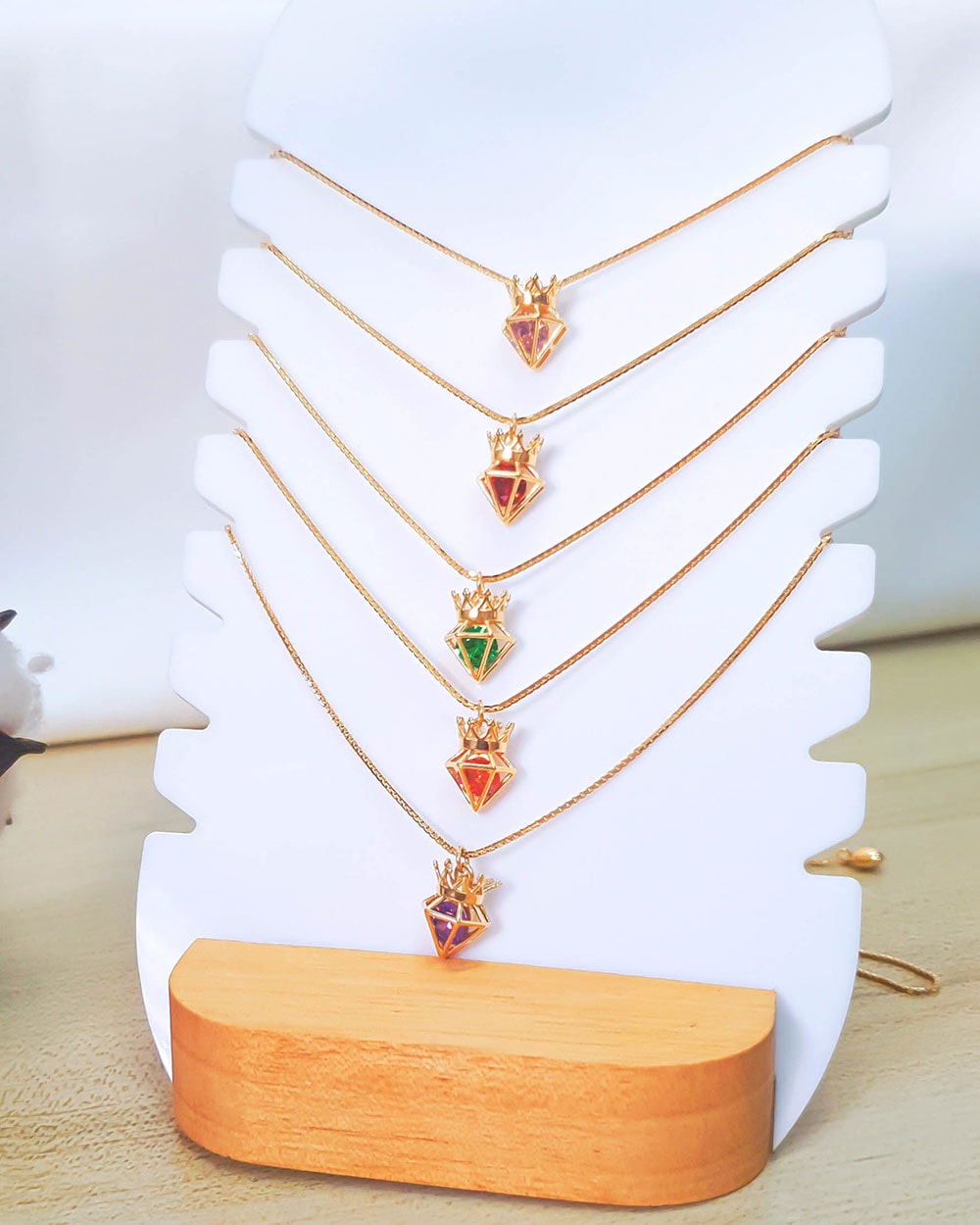 KALUNG SANTA BIRTHSTONE