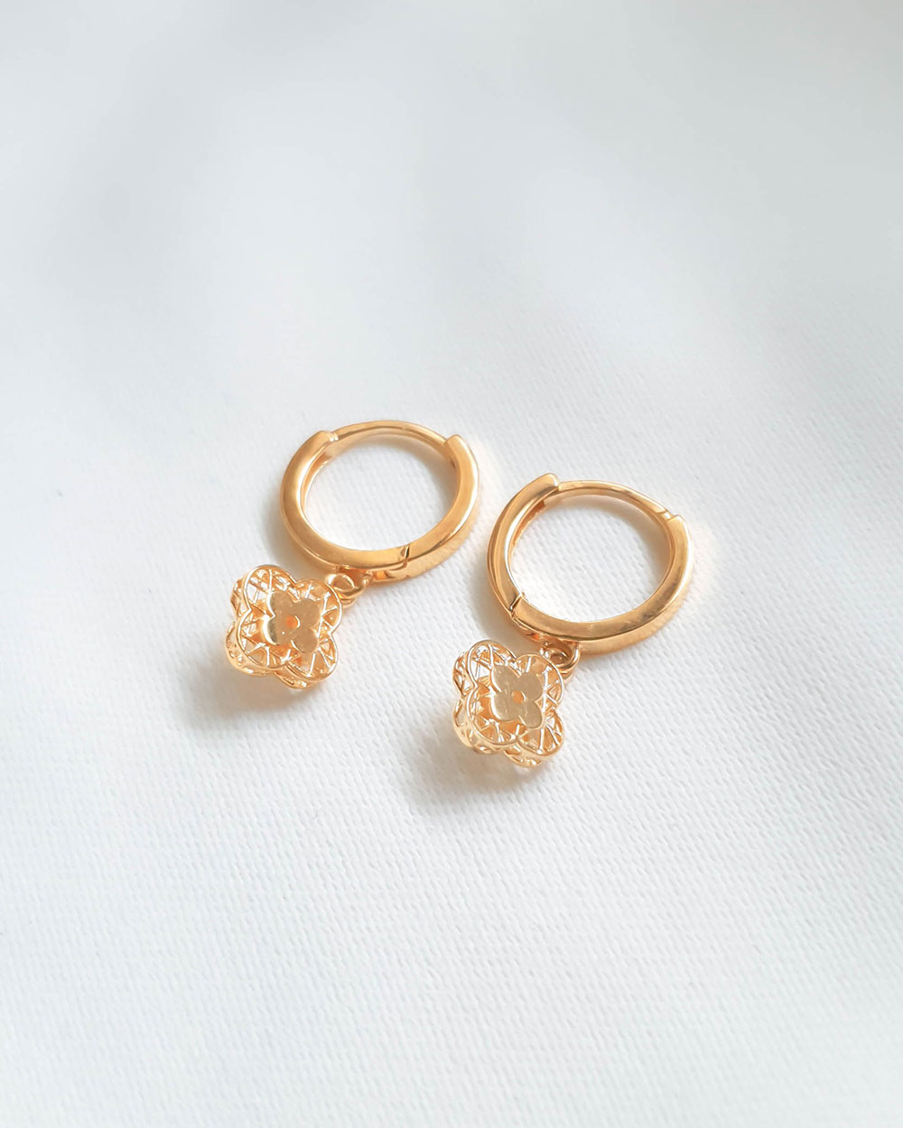 ANTING RING COR MODEL BUNGA CLOVER