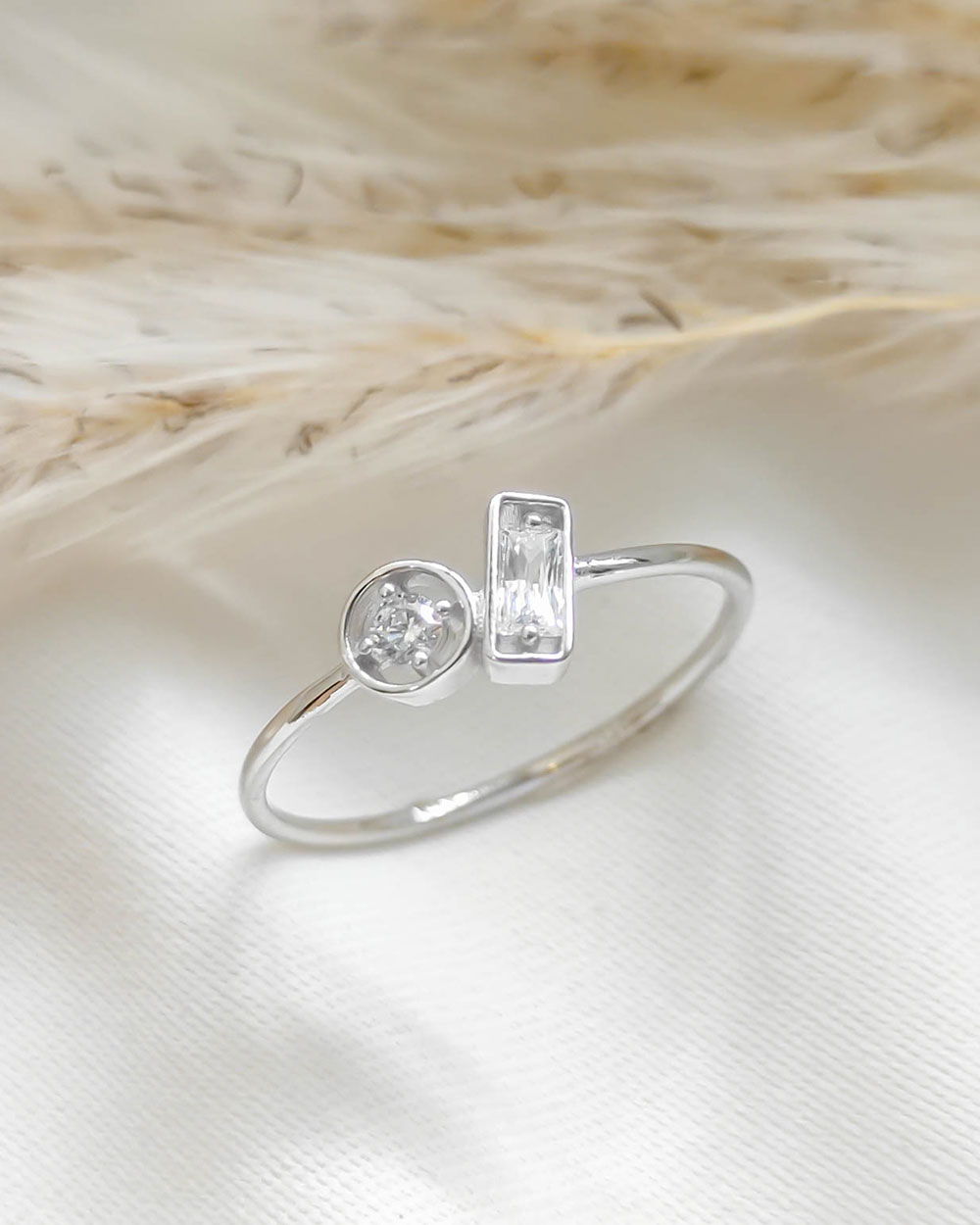 CINCIN DEWASA MODEL PUTIH BENTUK SIMPLE