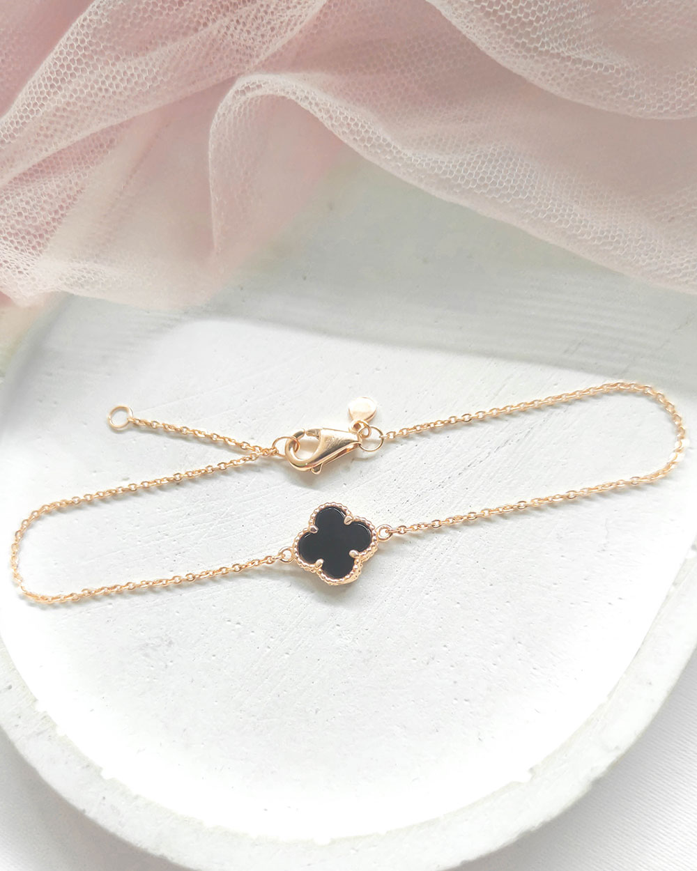 GELANG TANGAN DEWASA DENGAN MODEL CLOVER HITAM