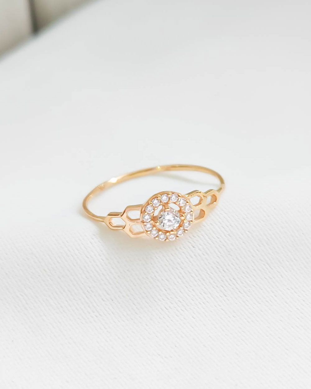 CINCIN DEWASA DENGAN MODEL MATA PUTIH DAN SISI BERLUBANG