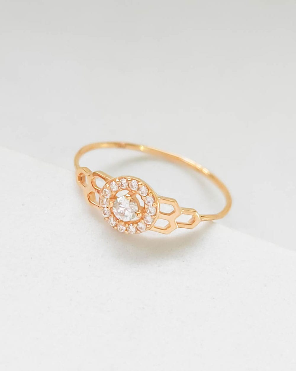 CINCIN DEWASA DENGAN MODEL MATA PUTIH DAN SISI BERLUBANG