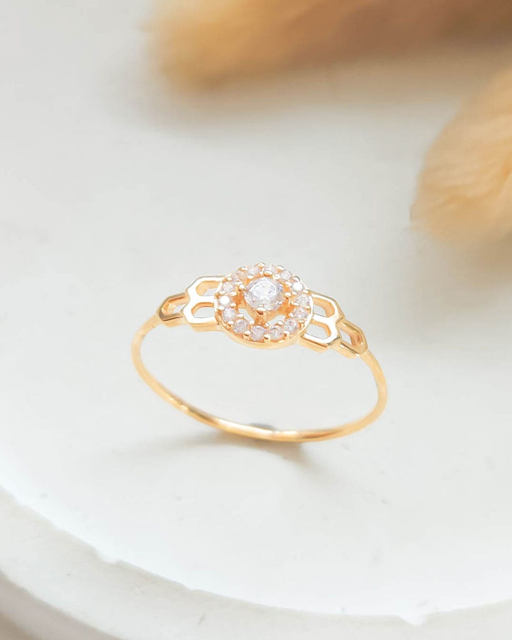CINCIN DEWASA DENGAN MODEL MATA PUTIH DAN SISI BERLUBANG