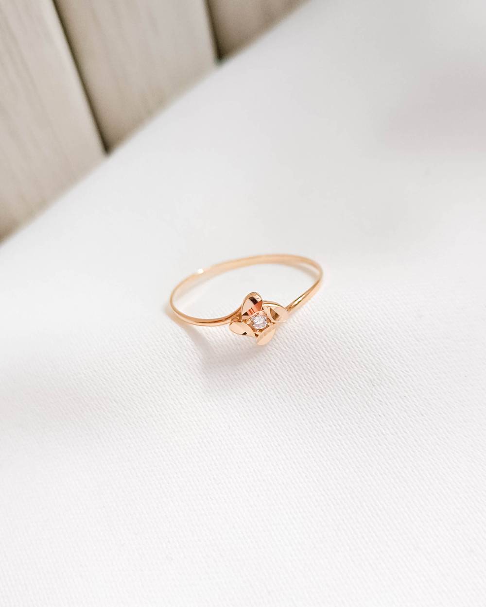 CINCIN DEWASA MODEL BUNGA EMPAT KLOPAK MATA TENGAH PUTIH