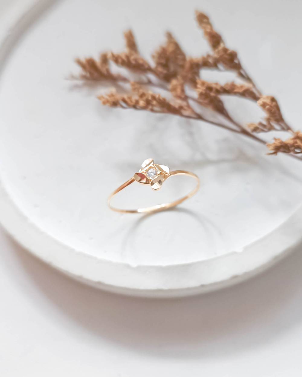 CINCIN DEWASA MODEL BUNGA EMPAT KLOPAK MATA TENGAH PUTIH